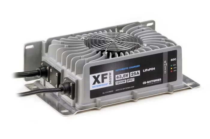 cs-electronic-xf3625w-automatik-waterproof-lifepo4-36v-25a-ladegeraet-im-metallgehaeuse-1200w-wasserdicht-ip67 CS-ELECTRONIC XF3625W Automatic Waterproof LiFePO4 36V/25A - Image 1