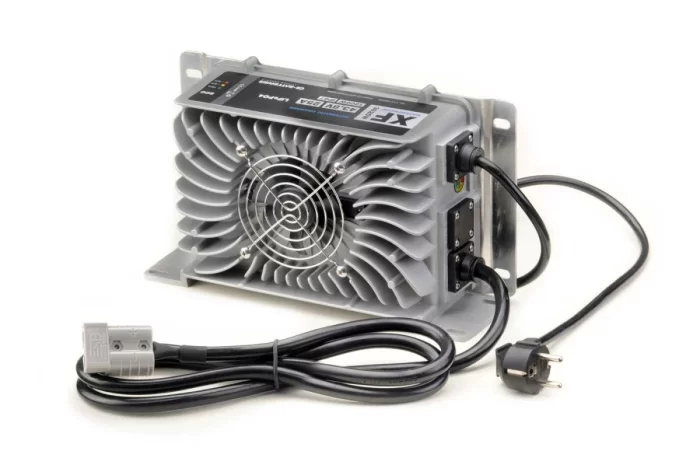 cs-electronic-xf3625w-automatik-waterproof-lifepo4-36v-25a-ladegeraet-im-metallgehaeuse-1200w-wasserdicht-ip67_2 CS-ELECTRONIC XF3625W Automatic Waterproof LiFePO4 36V/25A - Image 2