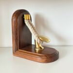 Book end mooring bollard
